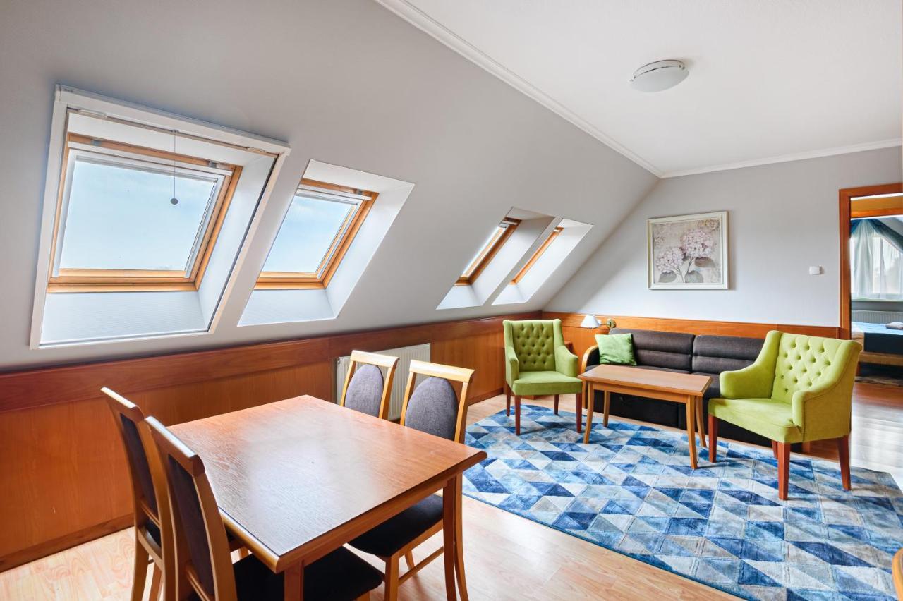 Holiday Club Apartman Hotel Heviz Bagian luar foto