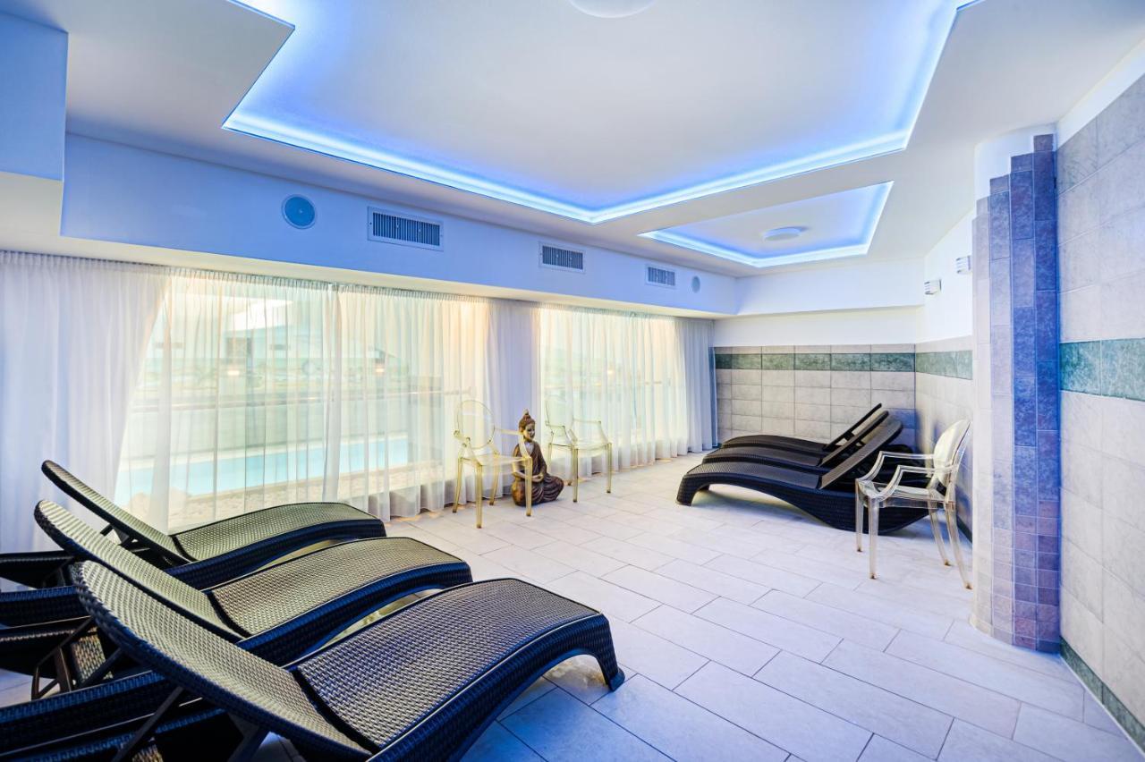 Holiday Club Apartman Hotel Heviz Bagian luar foto