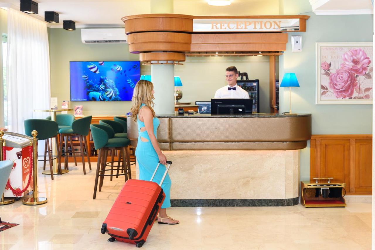 Holiday Club Apartman Hotel Heviz Bagian luar foto