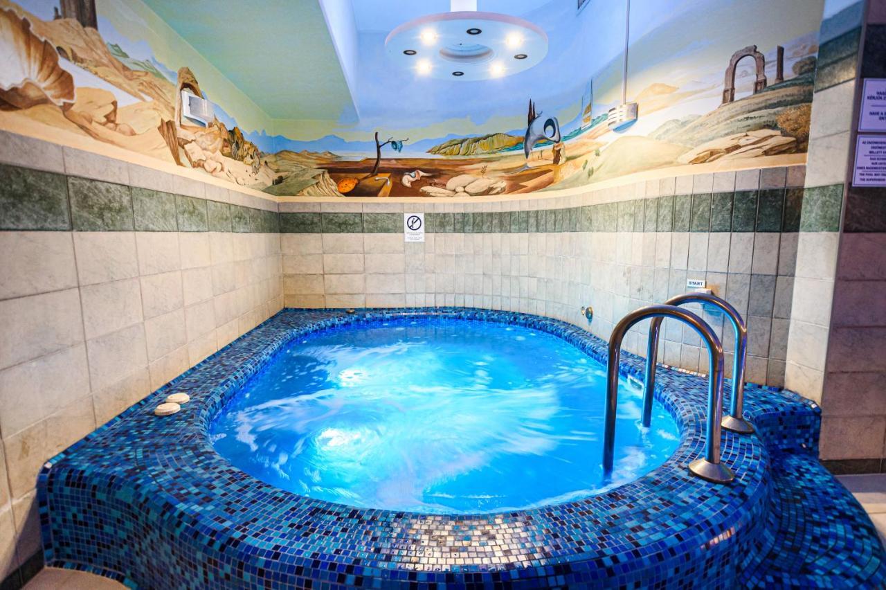 Holiday Club Apartman Hotel Heviz Bagian luar foto