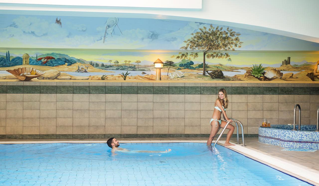 Holiday Club Apartman Hotel Heviz Bagian luar foto
