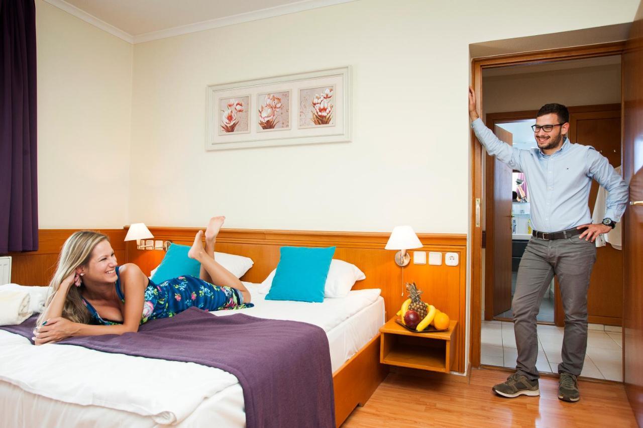 Holiday Club Apartman Hotel Heviz Bagian luar foto