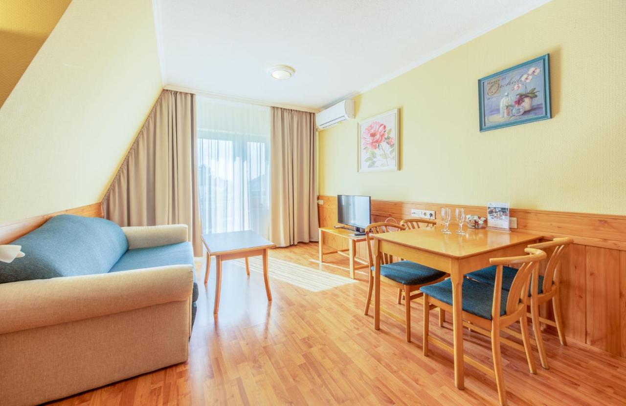 Holiday Club Apartman Hotel Heviz Bagian luar foto