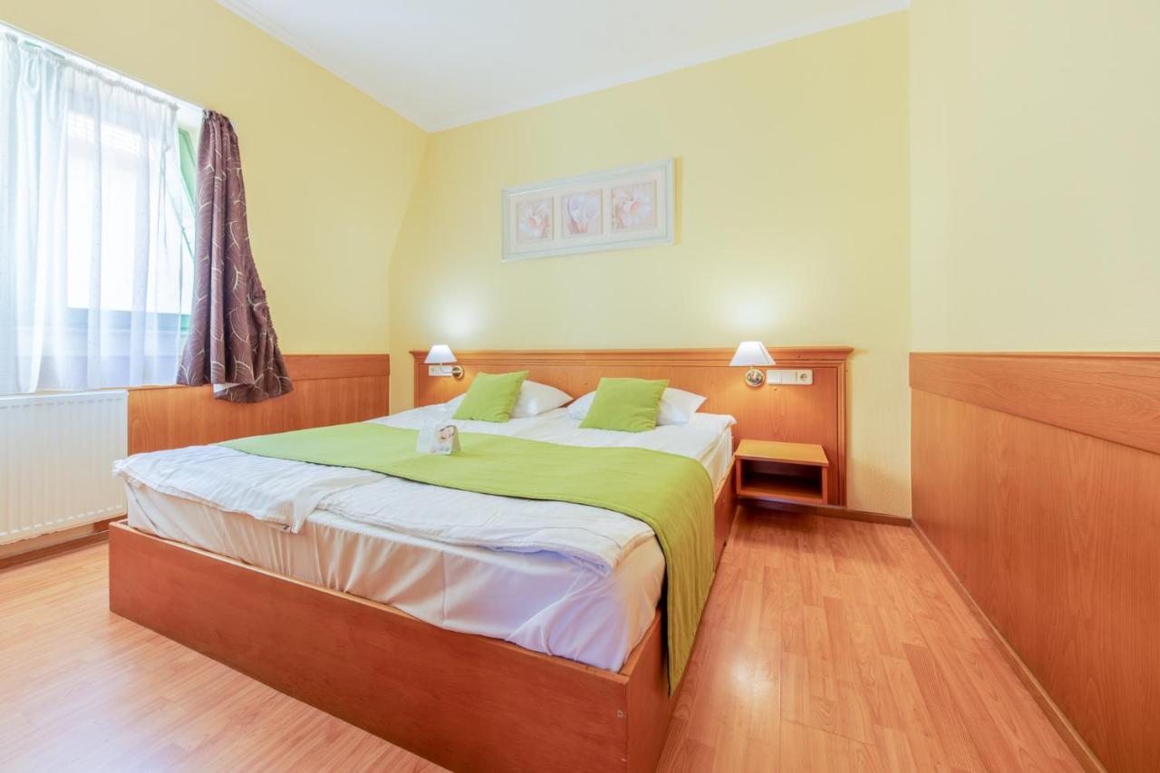 Holiday Club Apartman Hotel Heviz Bagian luar foto