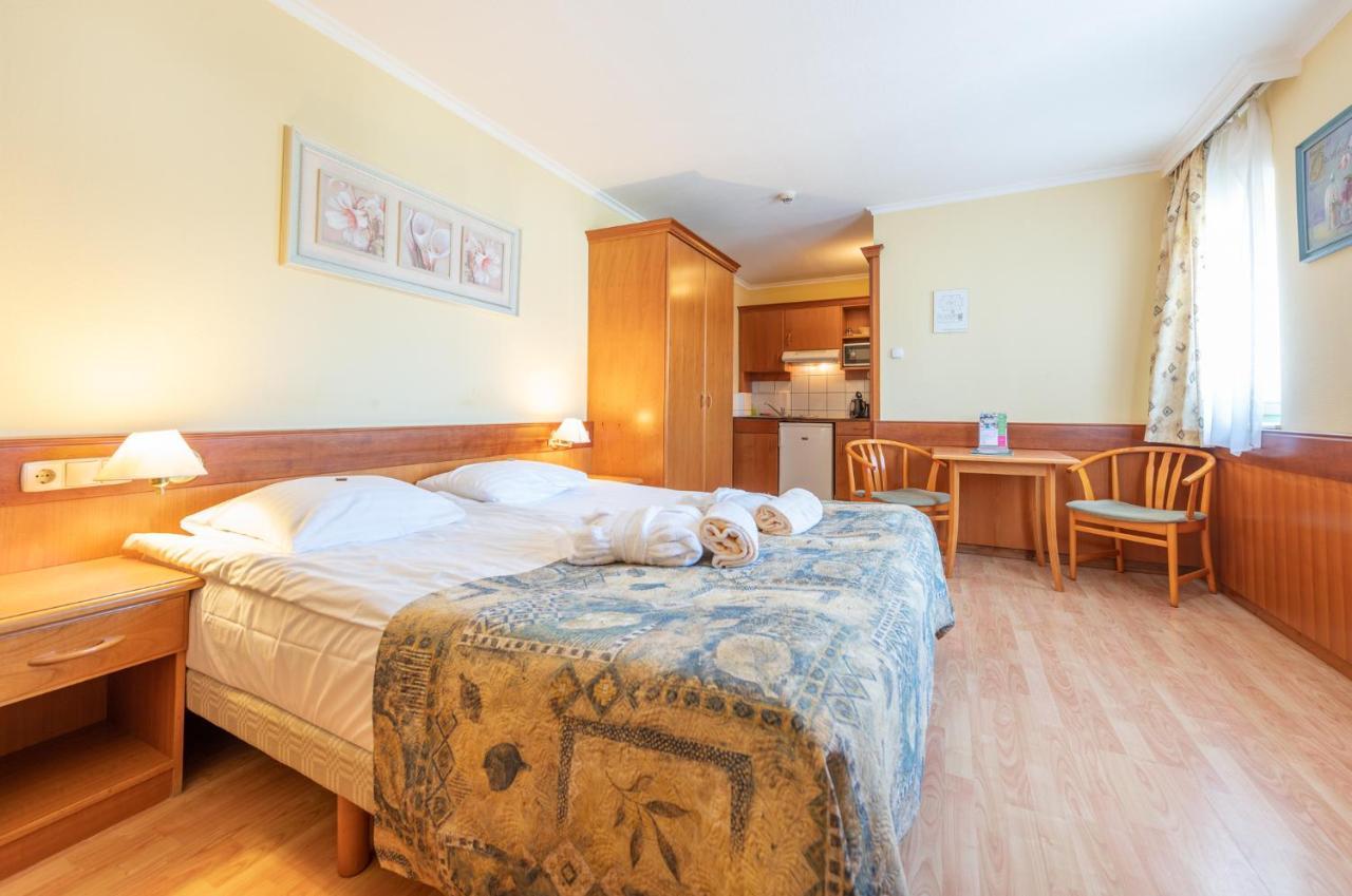 Holiday Club Apartman Hotel Heviz Bagian luar foto