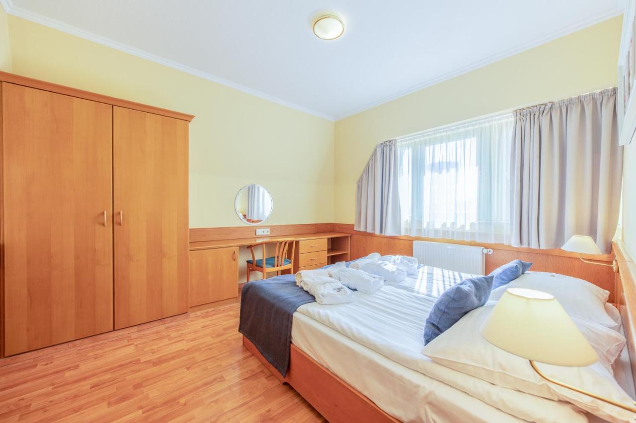 Holiday Club Apartman Hotel Heviz Bagian luar foto