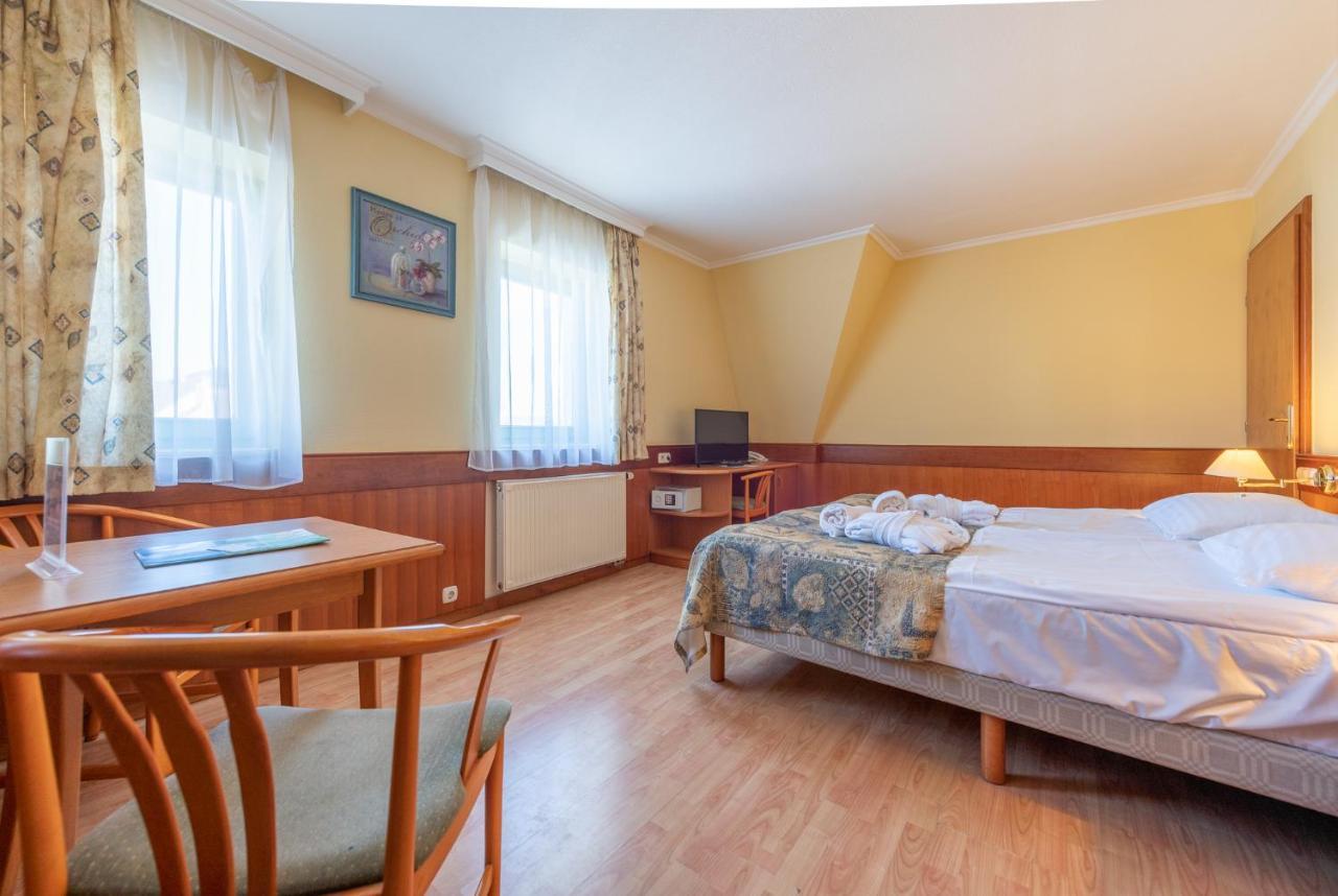 Holiday Club Apartman Hotel Heviz Bagian luar foto