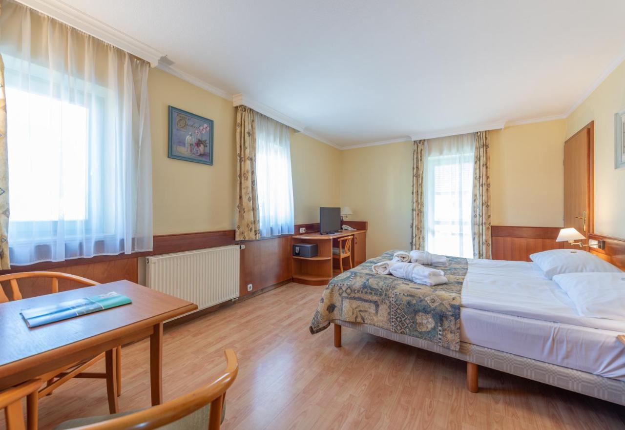 Holiday Club Apartman Hotel Heviz Bagian luar foto