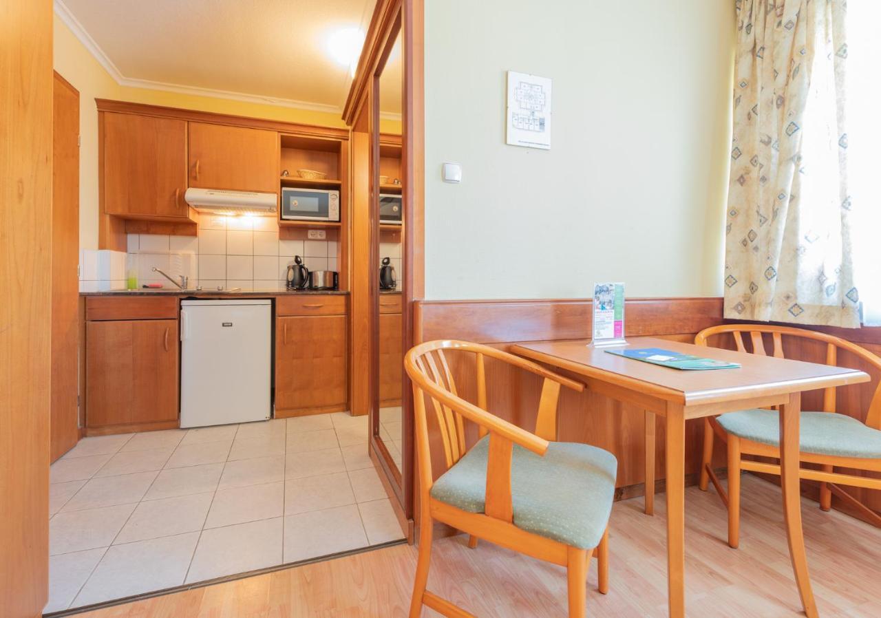 Holiday Club Apartman Hotel Heviz Bagian luar foto