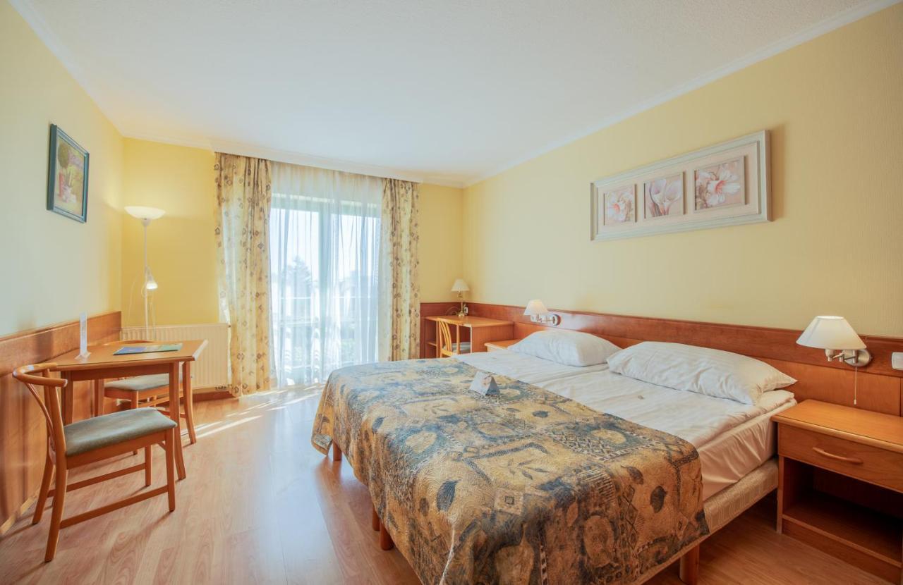 Holiday Club Apartman Hotel Heviz Bagian luar foto